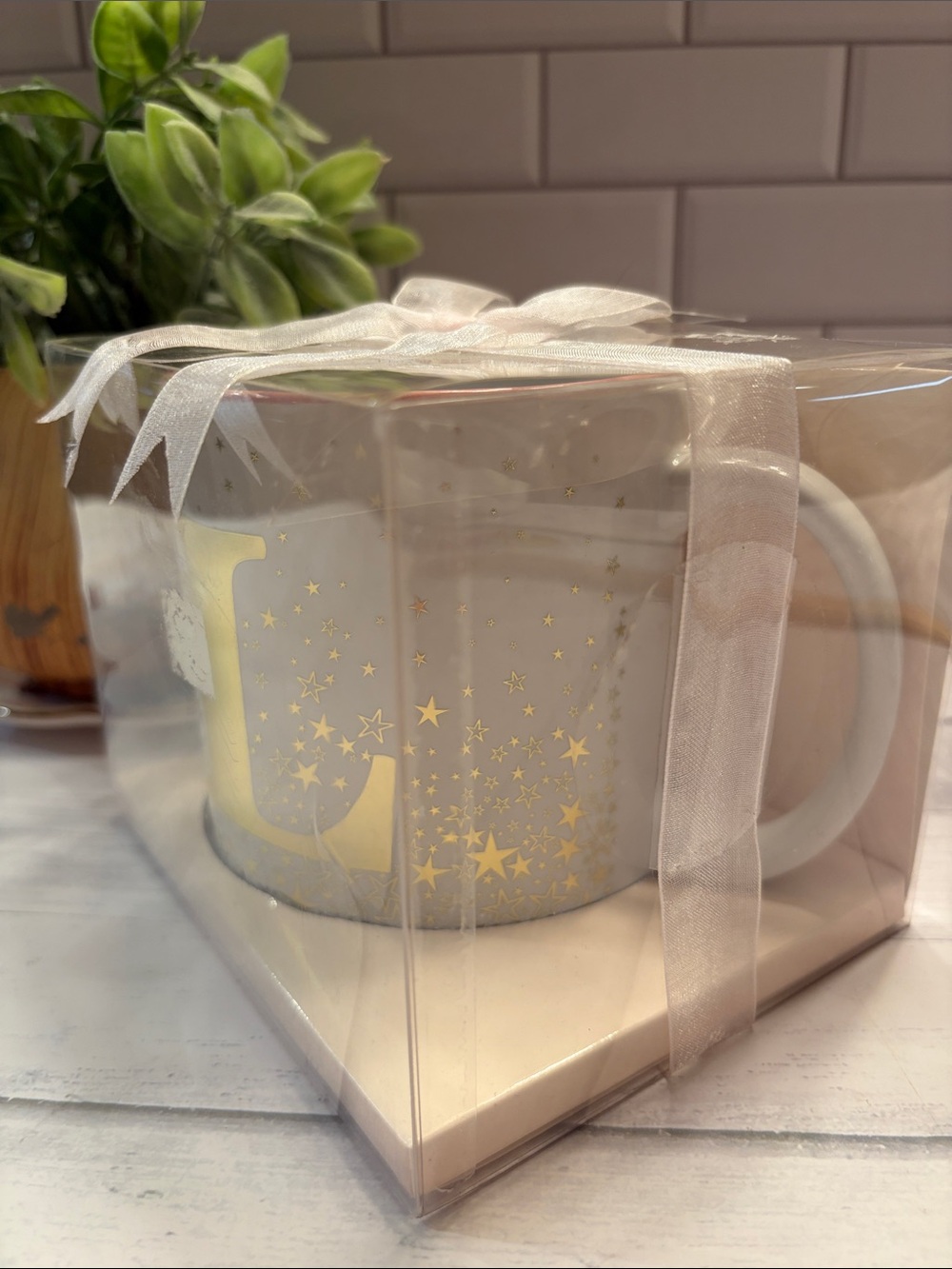 White Ceramic Initial Mug with Gold Star Accent (Letter L)